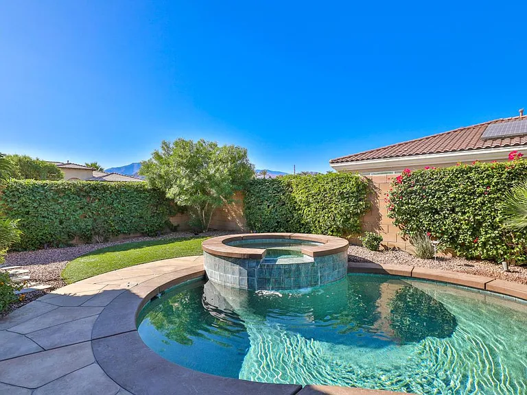 48219 Newport Bridge Pl — Photo 2