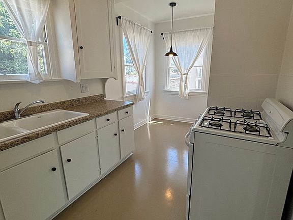 4th image of 2809-2821.5 Rowena Ave #2815-1/2
