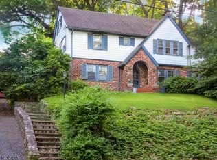 39 Stocker Rd, Verona, NJ 07044