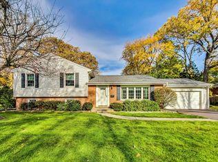 404 Beech Dr, Glenview, IL 60025