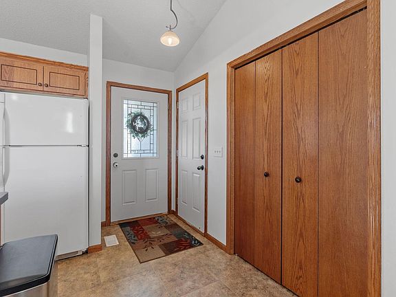 2nd image of 1611 Forest Glen Cir