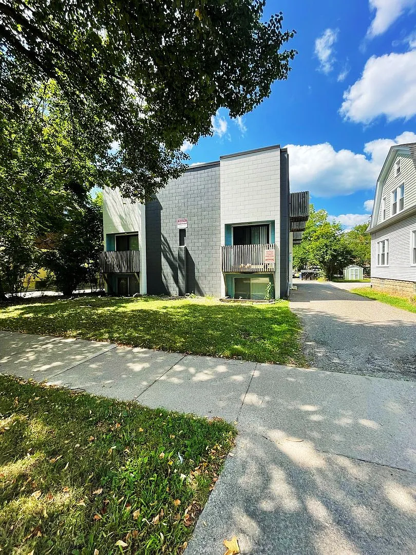 526 Linden St — Photo 2
