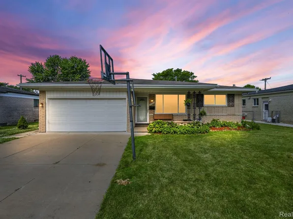 37851 Hanson Dr, Sterling Heights, MI 48310