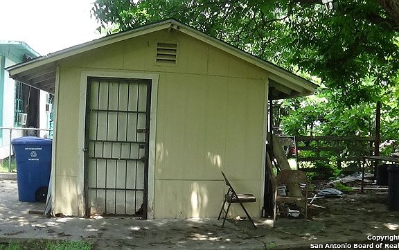 5th image of 1015 Hazel St