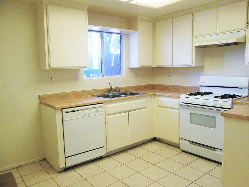 1st image of 564 S Mistletoe Ave APT A