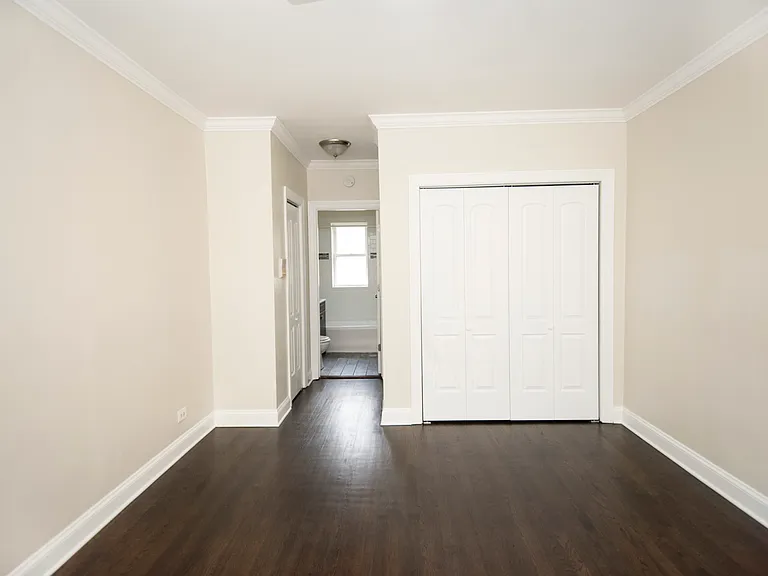 3819.5 N Greenview Ave #2W — Photo 8