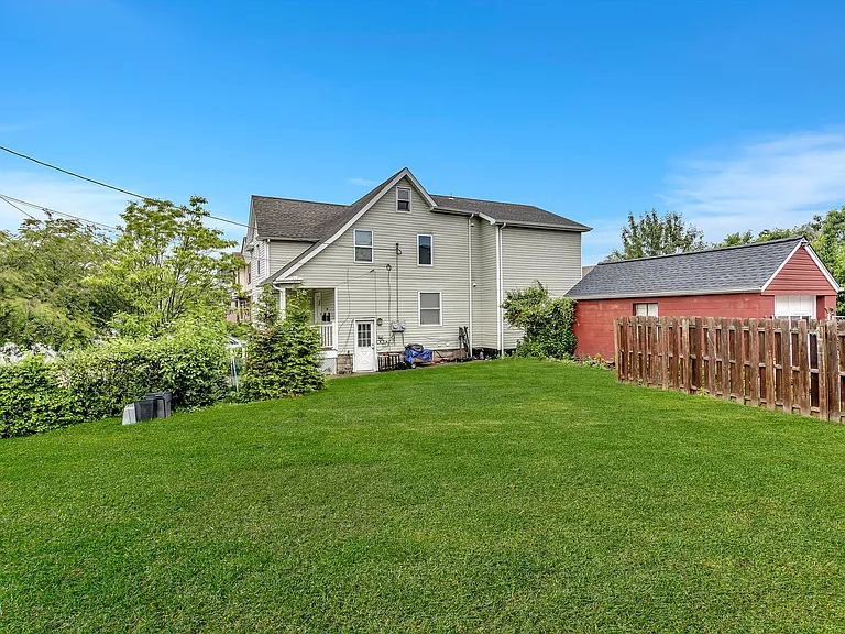401 Sanford Ave — Photo 16