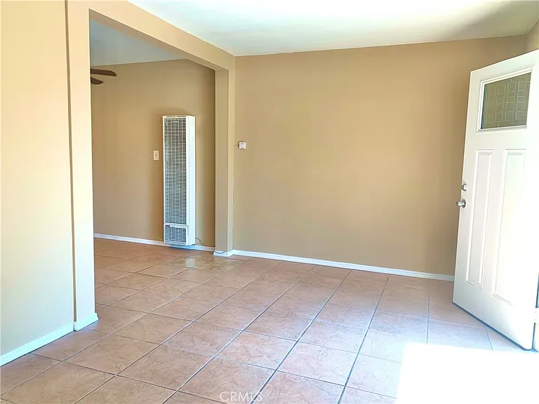 550 N Valencia Pl — Photo 4