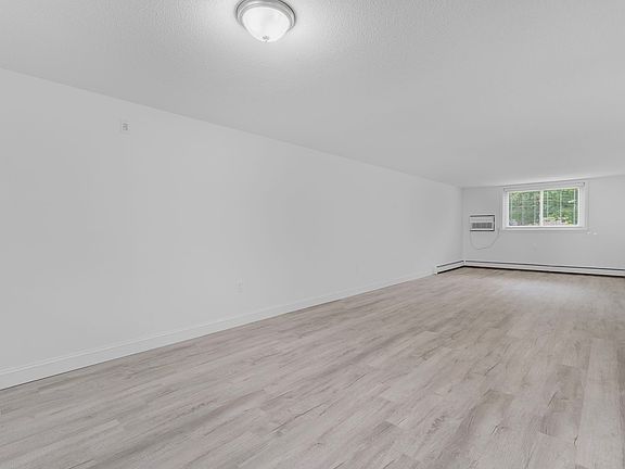 3rd image of 10 Brookfield Rd APT B2