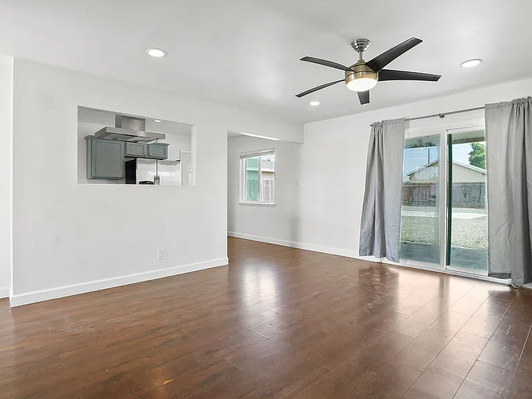 13192 Edwards St — Photo 7