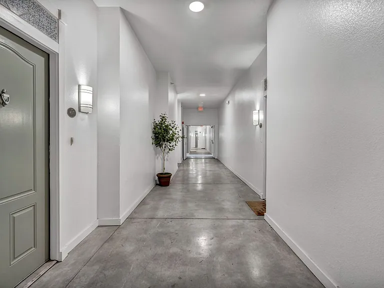 404 Rio Grande — Photo 17