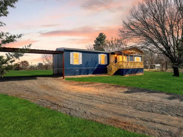 206 Rhett Ct, Aurora, TX 76078