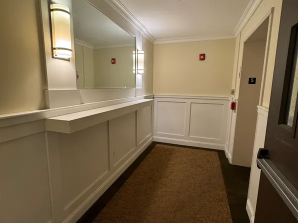 2001 Hudson Terrace image 20 of 24