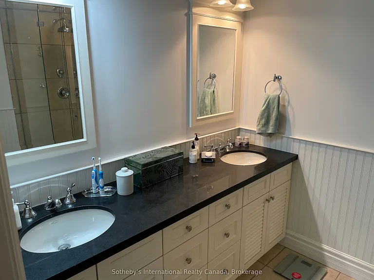 871 Suncrest Cir — Photo 17