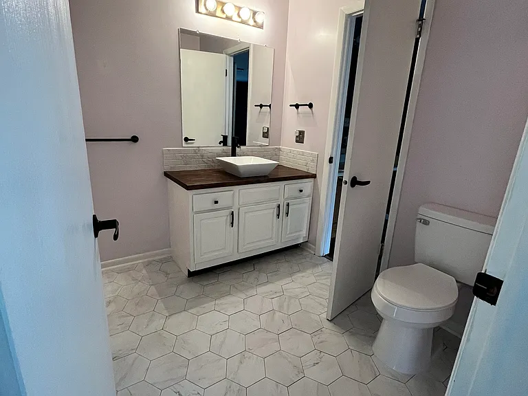 1402 Cambridge Manor Dr — Photo 1