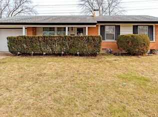 967 Maple Ln, Elk Grove Village, IL 60007