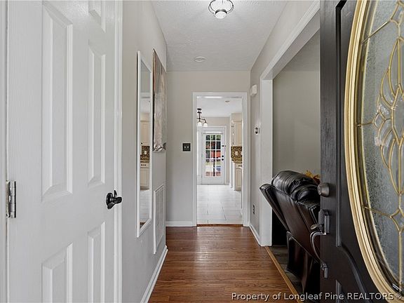 5th image of 817 Hobson Rd