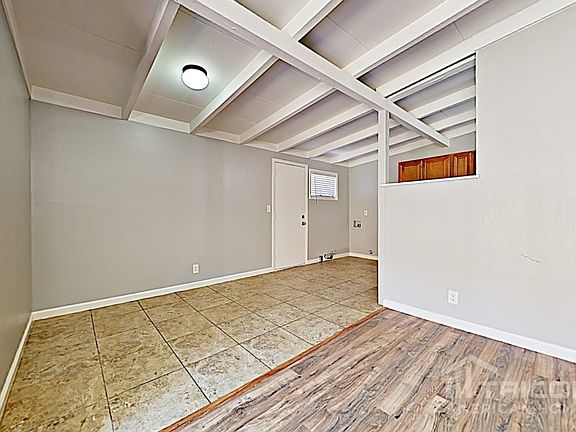 5th image of 17 Carolyn Dr