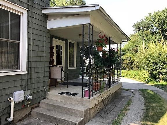 3rd image of 286 Hudson Ave