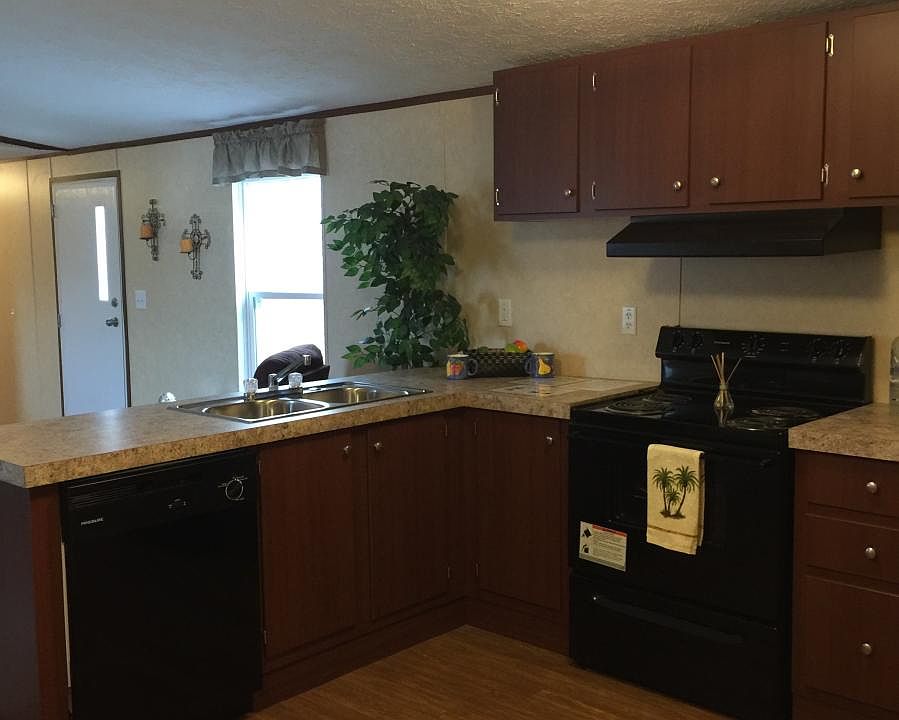 1st image of 6739 Leslie Ln