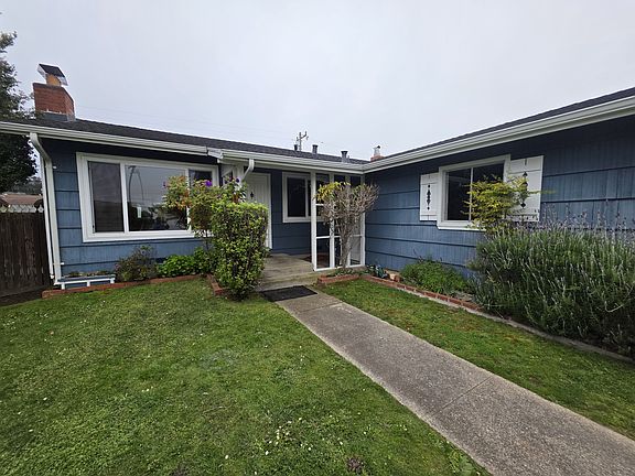 3rd image of 2440 Maywood Dr