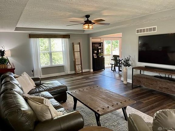 5th image of 140 Lena Dr