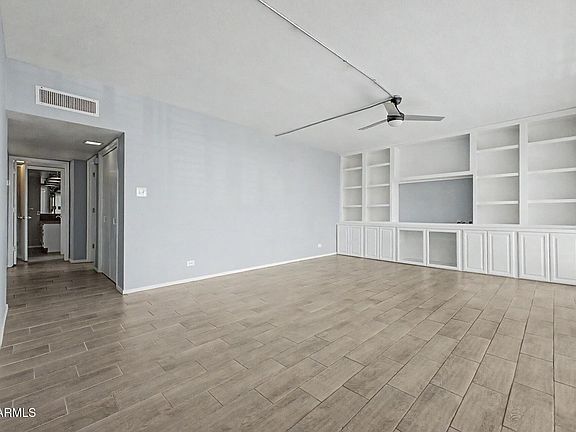 2nd image of 207 W CLARENDON Avenue #B2