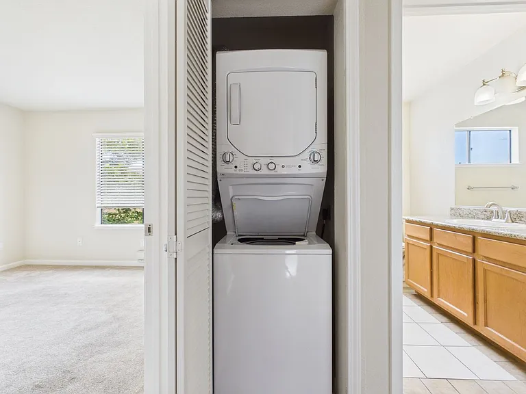 300 Glenwood Cir #273 — Photo 10