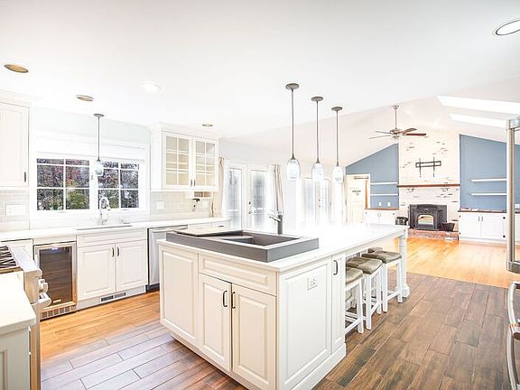 2nd image of 14 Horseshoe Ln