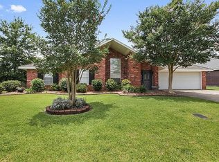 909 McDaniel Dr, Lake Charles, LA 70605