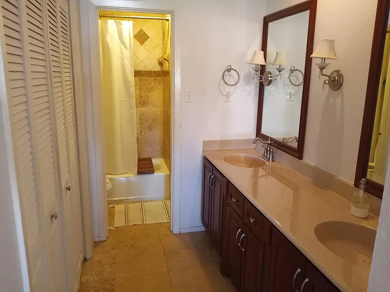 8402 Roan Ln — Photo 15