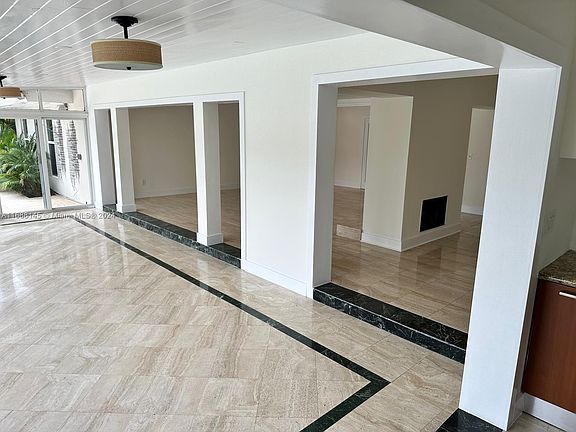 5th image of 9466 NW 54th Doral Circle Ln