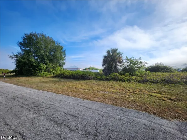 7020 Calder Cir, Labelle, FL 33935