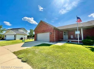 8710 E Park Ridge Cir, Newport, MI 48166