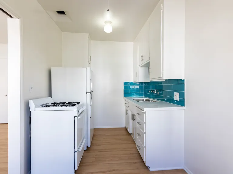 667-669 Levering — Photo 33