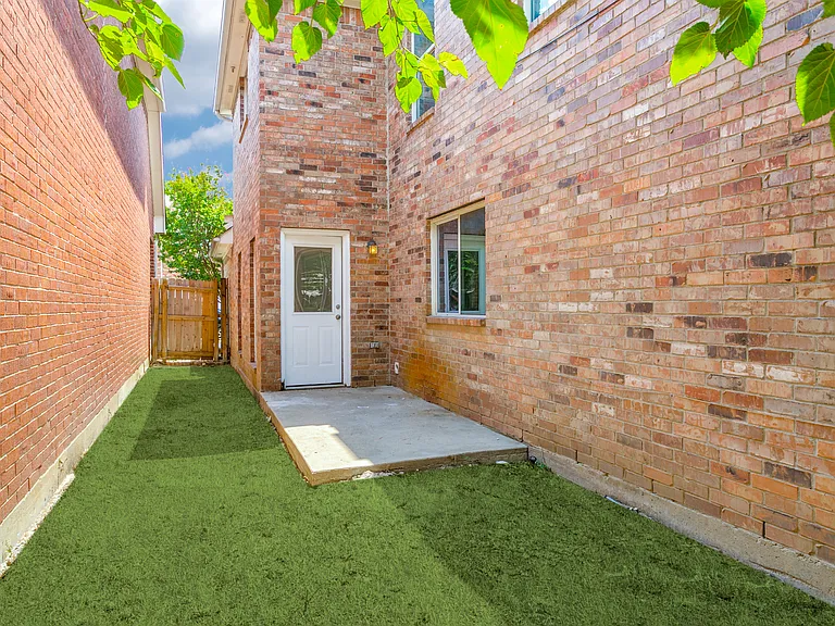 1013 Rodin Ln — Photo 12