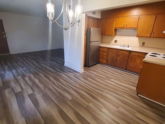4th image of 2001 S Main St APT 203