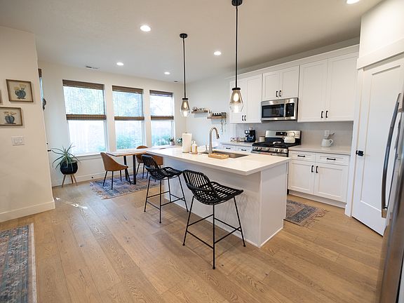 5th image of 3352 Amara Pl