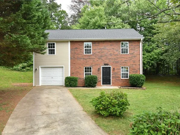 5832 Sir Knight Cir, Clemmons, NC 27012