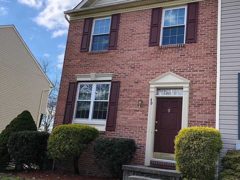 End of group, brick front townhome