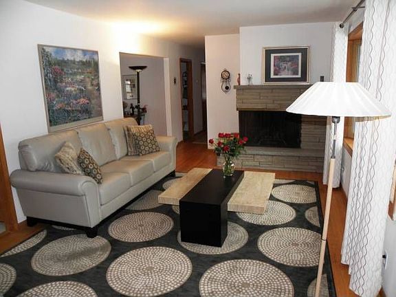 Living Rm w/Fireplace