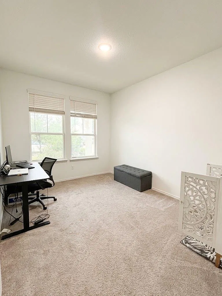 4 bed, 3.0 bath, 2667 sqft, $2,300 — Photo 4