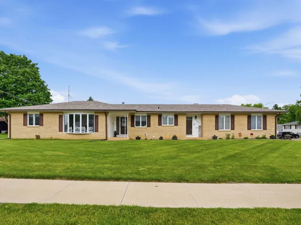 3701 Kennedy Dr, East Moline, IL 61244