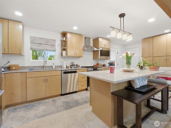 5th image of 8414 Leona Way SW