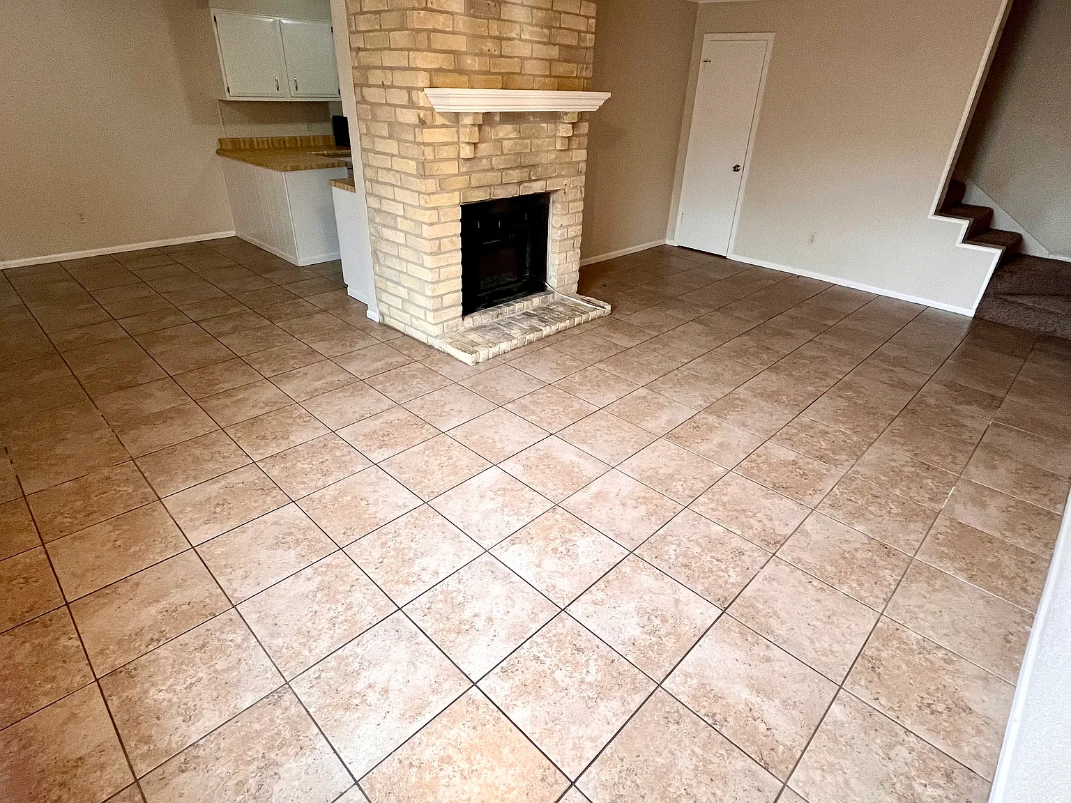 2 bed, 2.5 bath, 1276 sqft, $1,295 — Photo 3