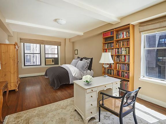 4th image of 23 E 74th St APT 7D
