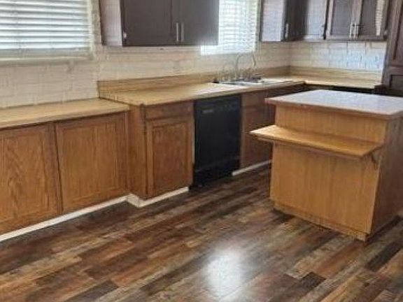 2nd image of 945 E 26th Pl
