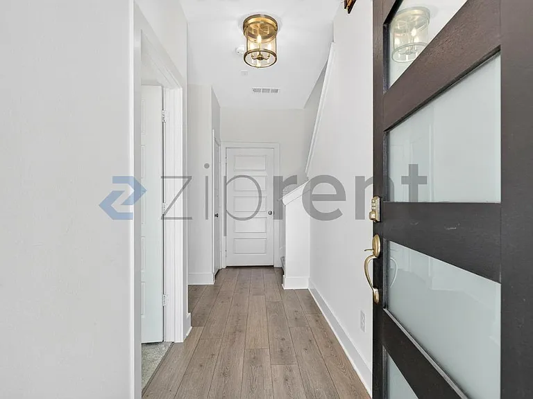 2802 Addison Park Ln — Photo 3