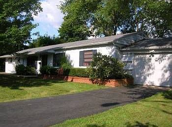 2nd image of 624 Circle Dr