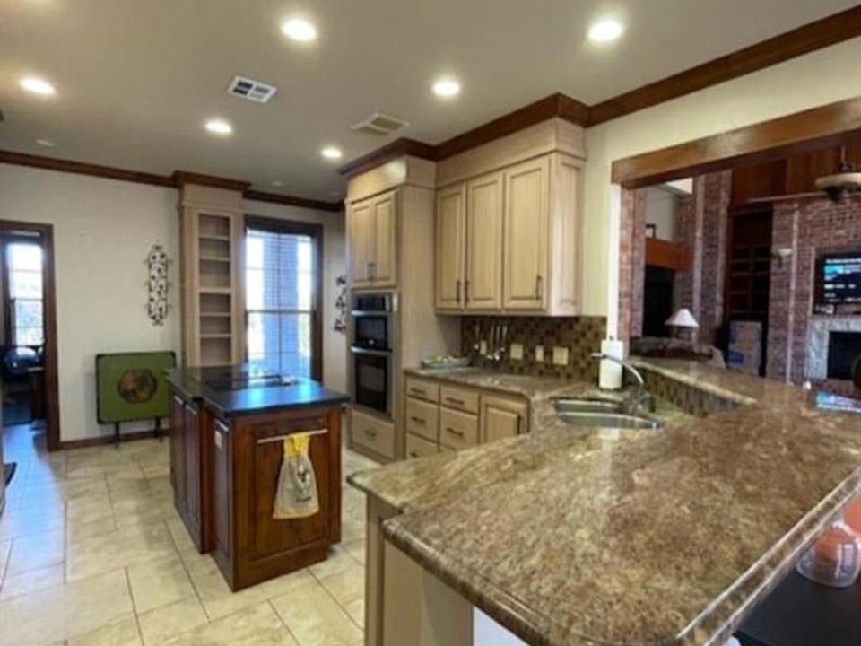 2nd image of 505 Lake Trail Dr